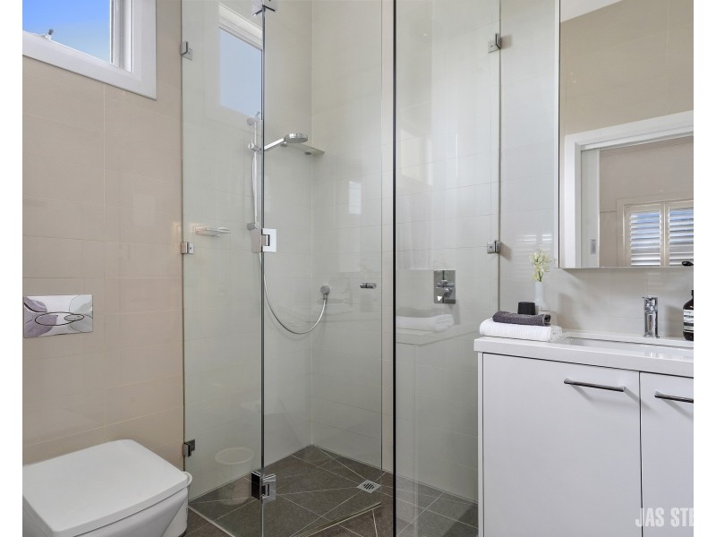 9 Farm Street, Newport VIC 3015