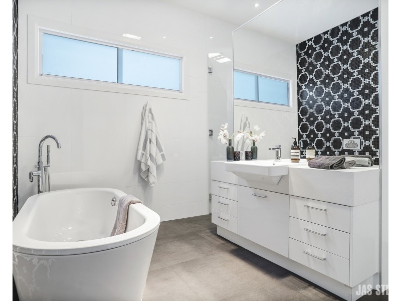 9 Farm Street, Newport VIC 3015