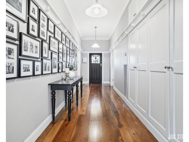 9 Farm Street, Newport VIC 3015