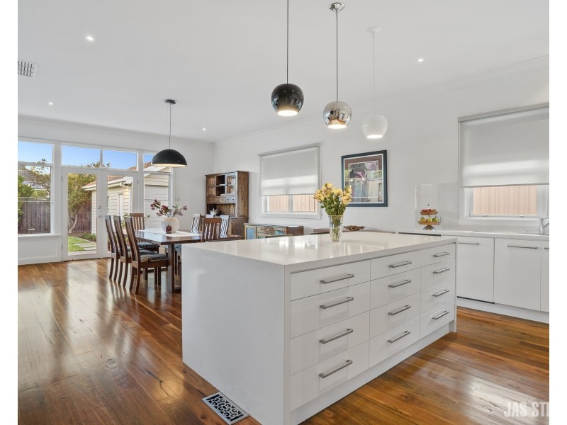 9 Farm Street, Newport VIC 3015