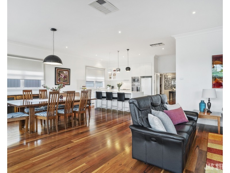 9 Farm Street, Newport VIC 3015