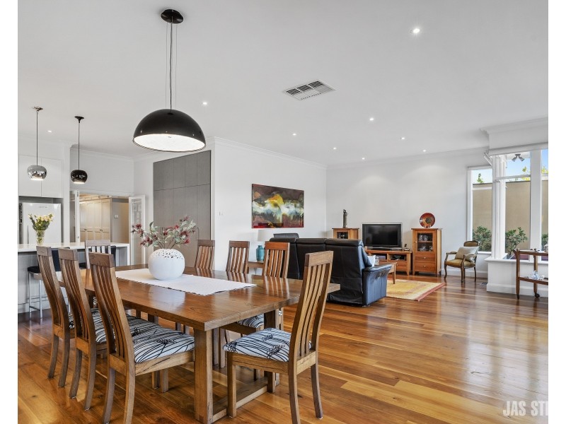 9 Farm Street, Newport VIC 3015