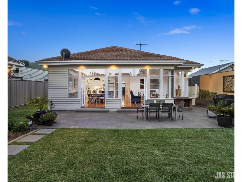 9 Farm Street, Newport VIC 3015