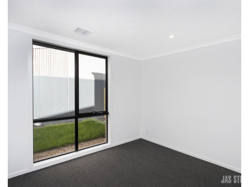 10 Montgomery Court, St Albans VIC 3021