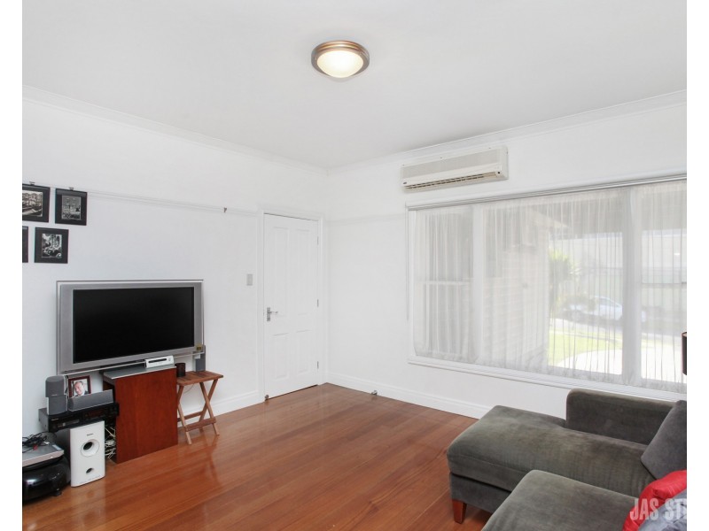 27 St Leonards Avenue, Yarraville VIC 3013