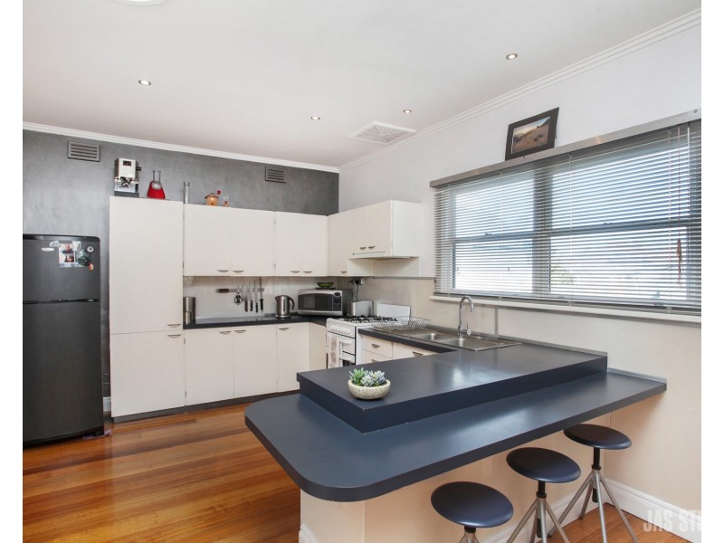 27 St Leonards Avenue, Yarraville VIC 3013