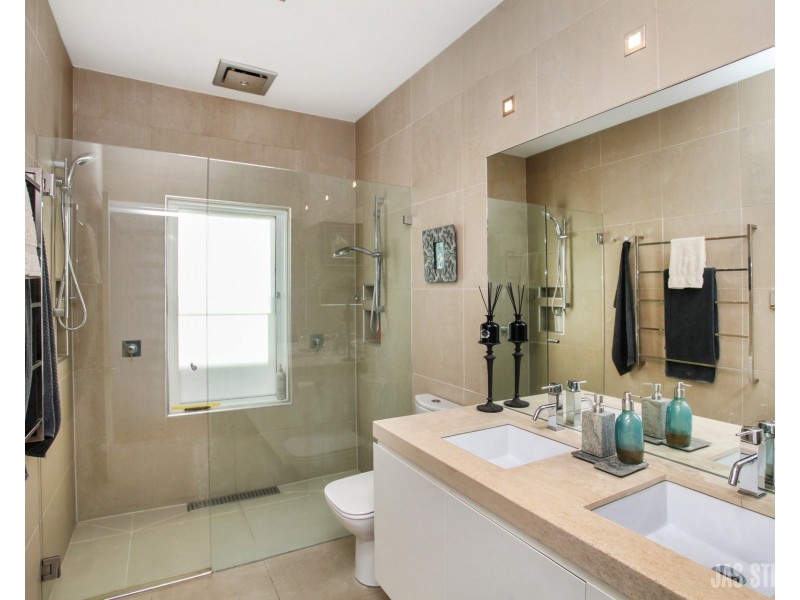 27 St Leonards Avenue, Yarraville VIC 3013