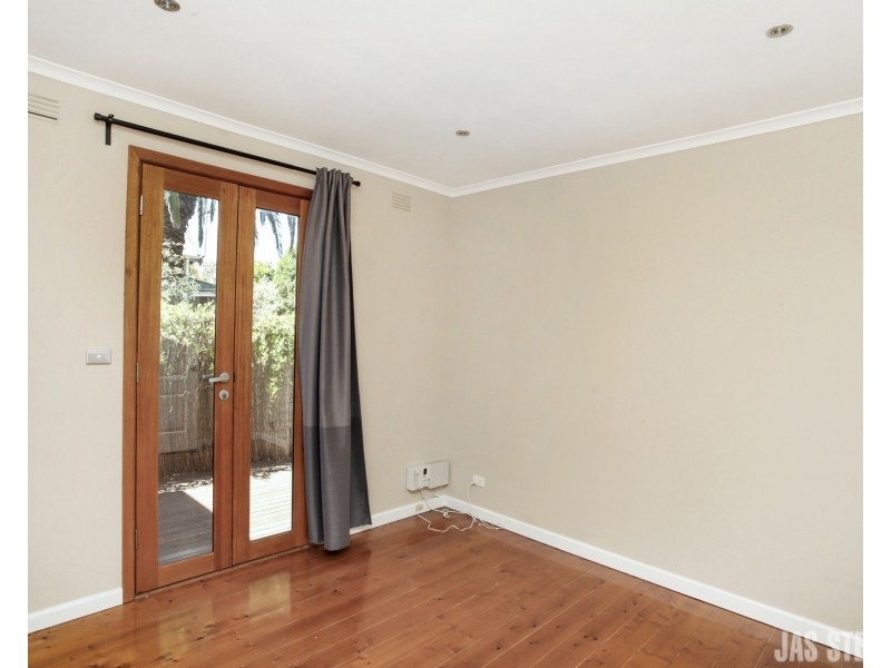 64 Hobbs Street, Seddon VIC 3011