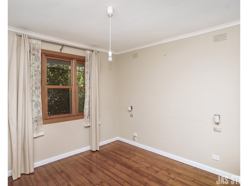64 Hobbs Street, Seddon VIC 3011