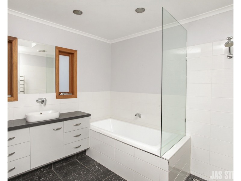 64 Hobbs Street, Seddon VIC 3011
