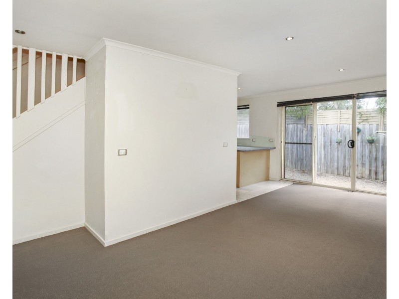 8 Johnston Street, Newport VIC 3015