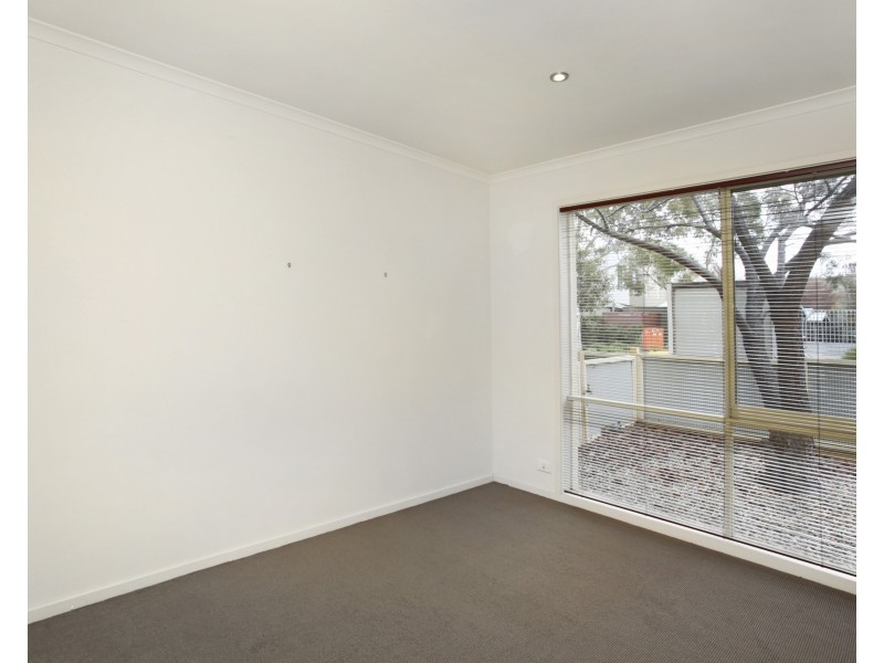 8 Johnston Street, Newport VIC 3015