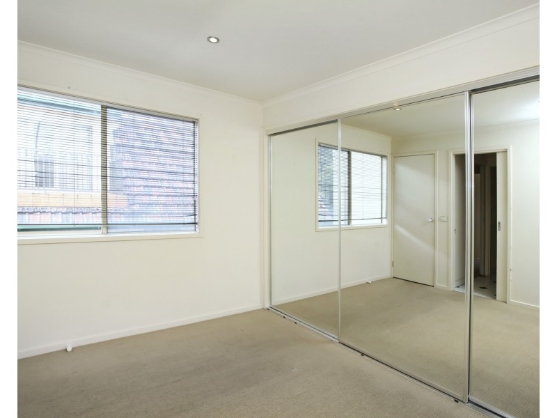 8 Johnston Street, Newport VIC 3015