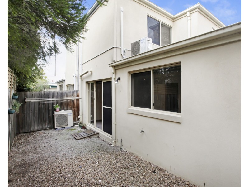 8 Johnston Street, Newport VIC 3015