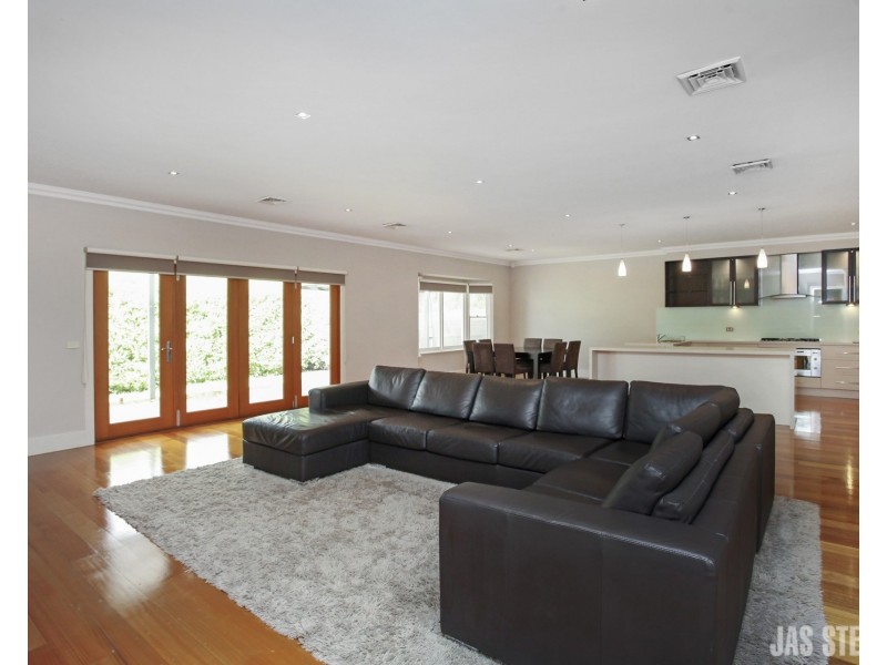 33 Napoleon Street, West Footscray VIC 3012