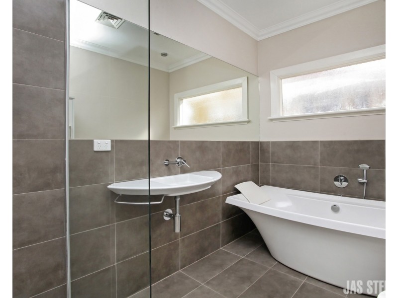 33 Napoleon Street, West Footscray VIC 3012