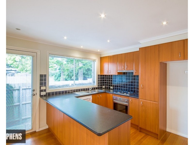 2/5 Madden Street, Maidstone VIC 3012