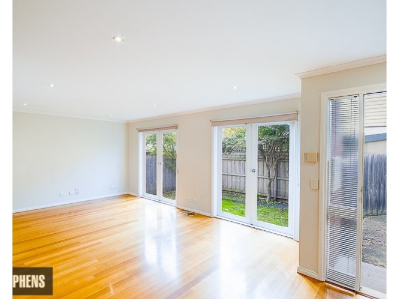 2/5 Madden Street, Maidstone VIC 3012