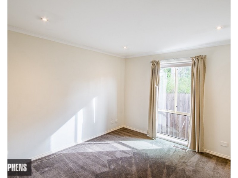 2/5 Madden Street, Maidstone VIC 3012