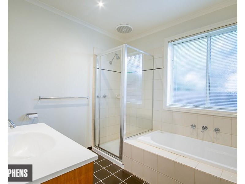 2/5 Madden Street, Maidstone VIC 3012