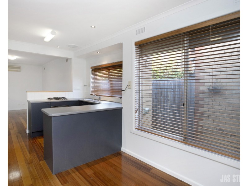 2/145 Essex Street, West Footscray VIC 3012