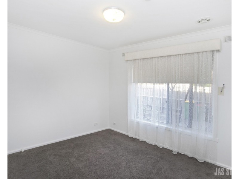 2/145 Essex Street, West Footscray VIC 3012
