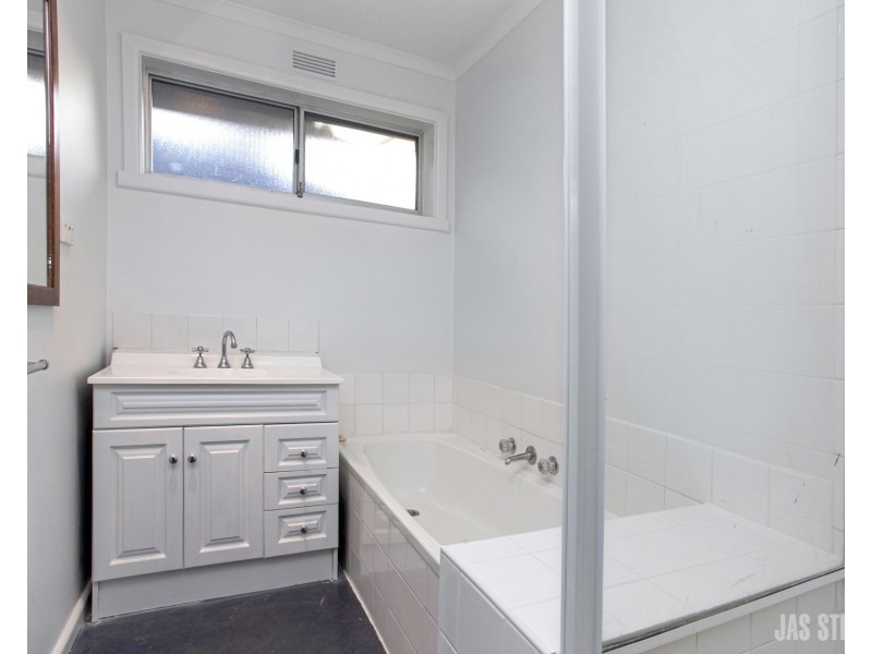 2/145 Essex Street, West Footscray VIC 3012