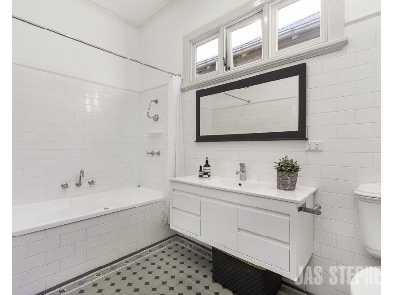 72 Chirnside, Kingsville VIC 3012