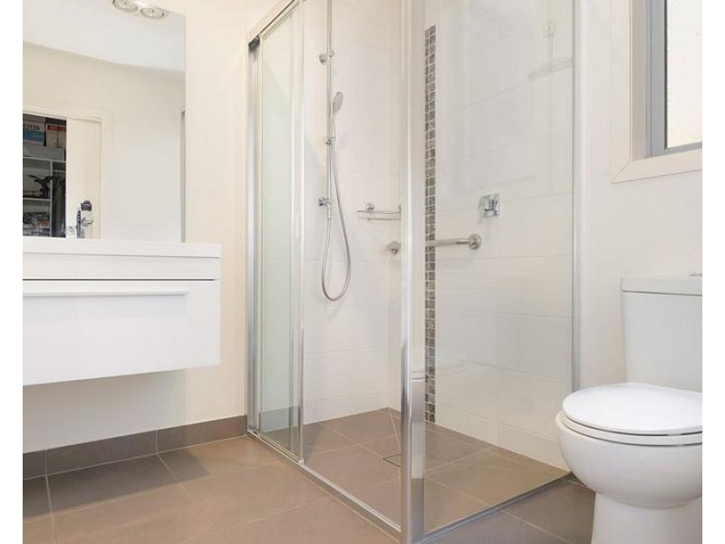 2/23 Kyle Road, Altona North VIC 3025