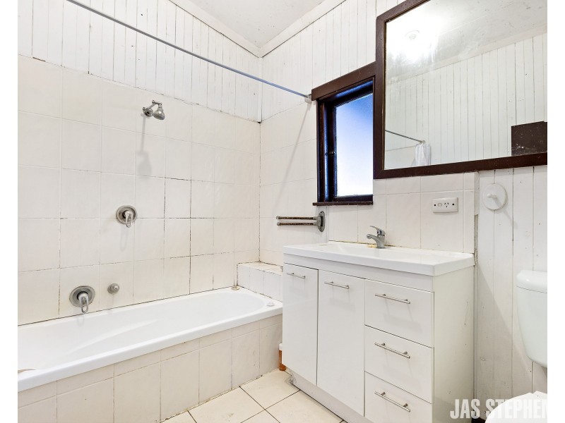 218 Ballarat Road, Footscray VIC 3011