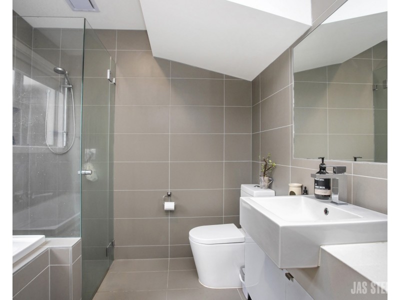 1/84 Kingsville Street, Kingsville VIC 3012