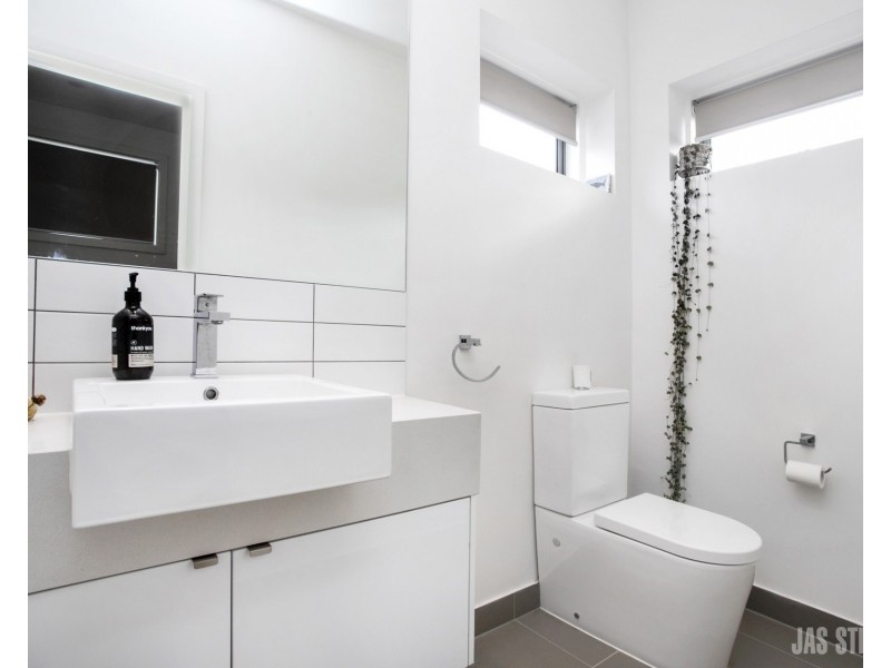 1/84 Kingsville Street, Kingsville VIC 3012