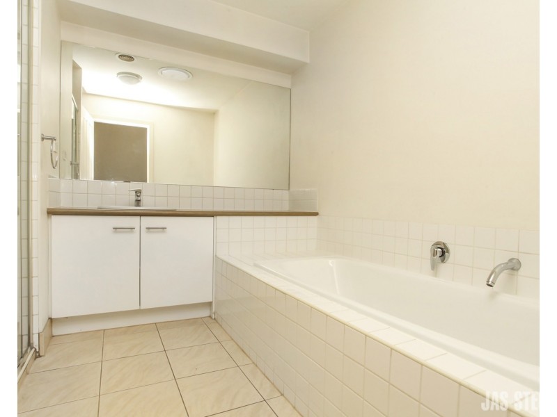 2/65 Tarrengower Street, Yarraville VIC 3013