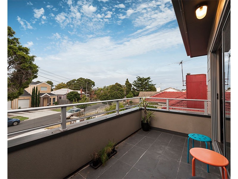 2/4 Holland Court, Maidstone VIC 3012