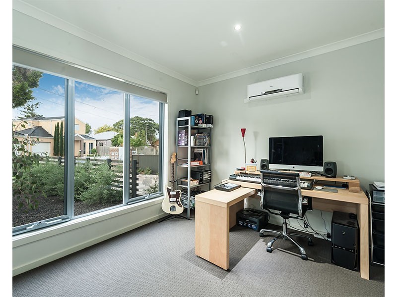 2/4 Holland Court, Maidstone VIC 3012