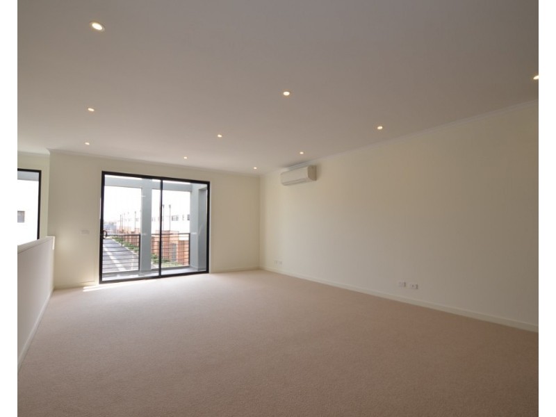 8 Souter Crescent, Footscray VIC 3011