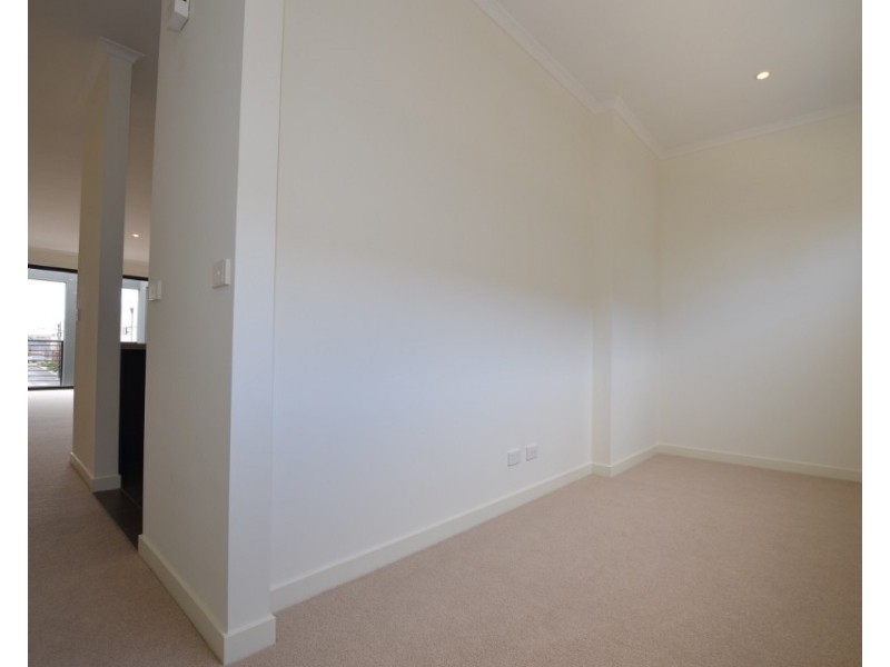 8 Souter Crescent, Footscray VIC 3011