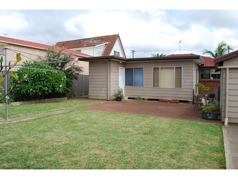 Fairfield West NSW 2165