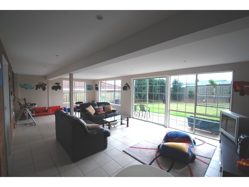 Edensor Park NSW 2176