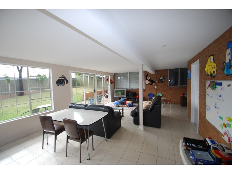 Edensor Park NSW 2176