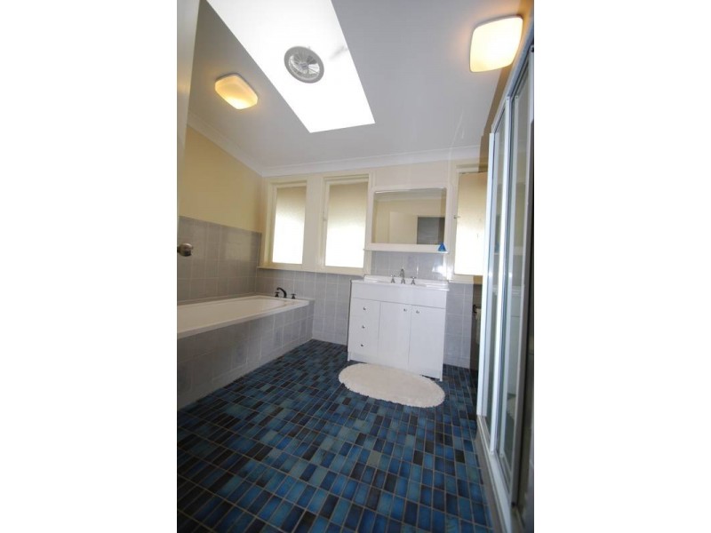 11 Opal Place, Cartwright NSW 2168