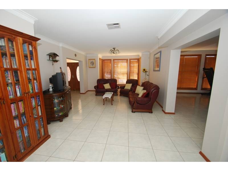 Edensor Park NSW 2176