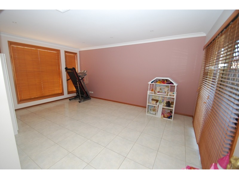 Edensor Park NSW 2176