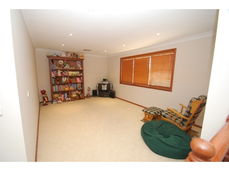 Edensor Park NSW 2176