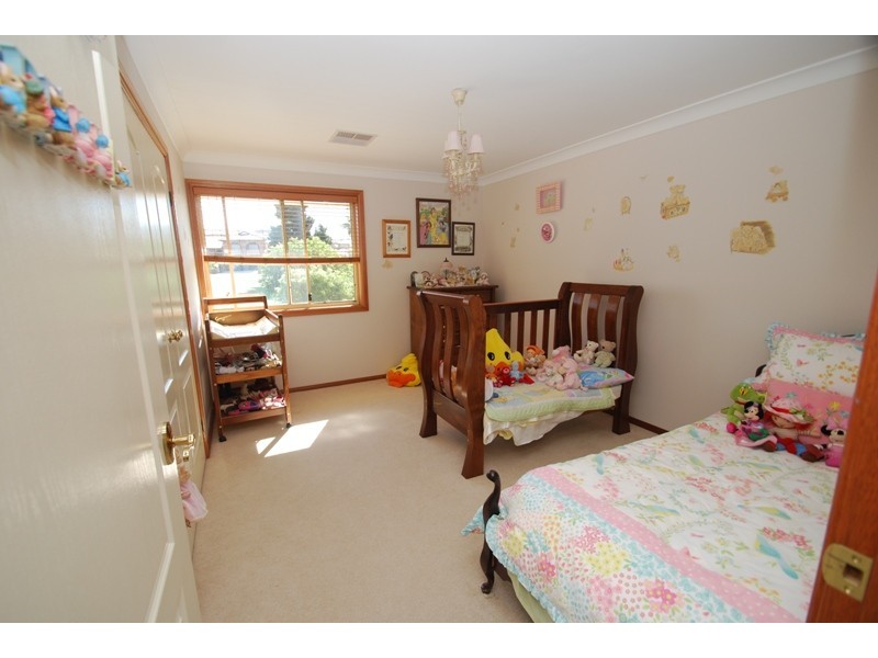 Edensor Park NSW 2176