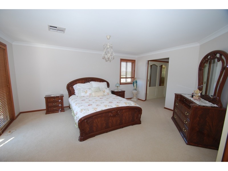 Edensor Park NSW 2176