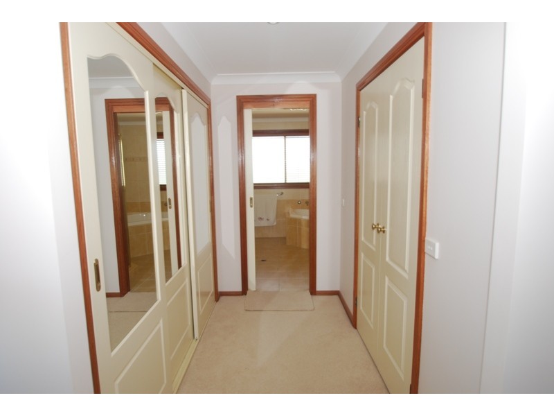 Edensor Park NSW 2176