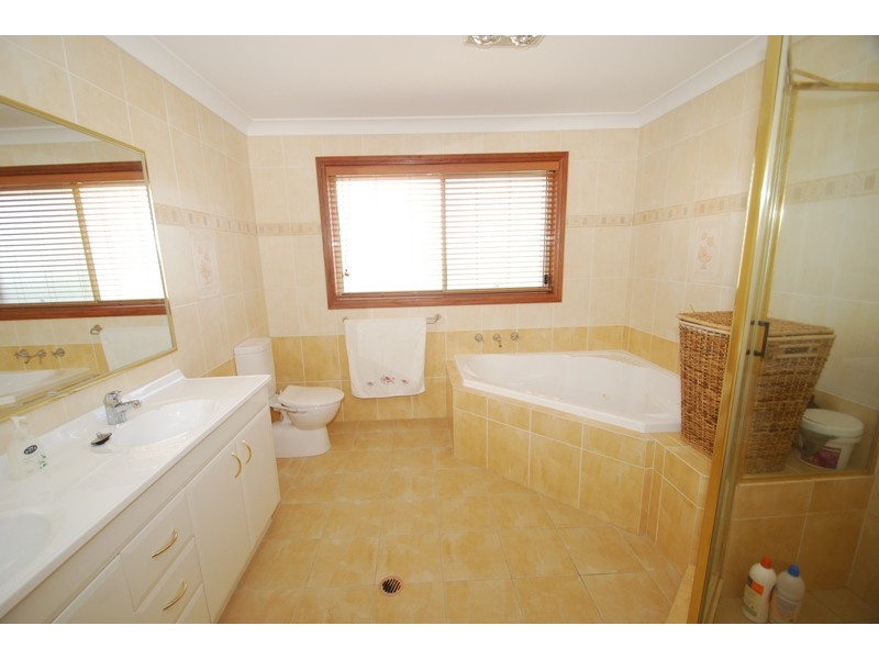 Edensor Park NSW 2176