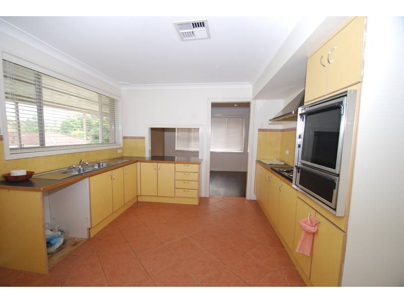 3 Cowan Place, Prairiewood NSW 2176