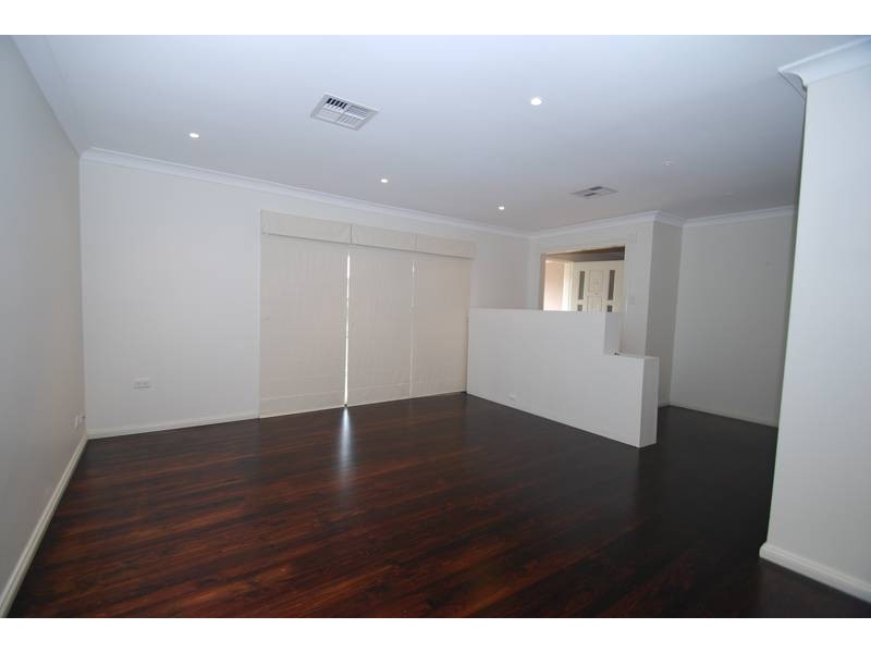 3 Cowan Place, Prairiewood NSW 2176